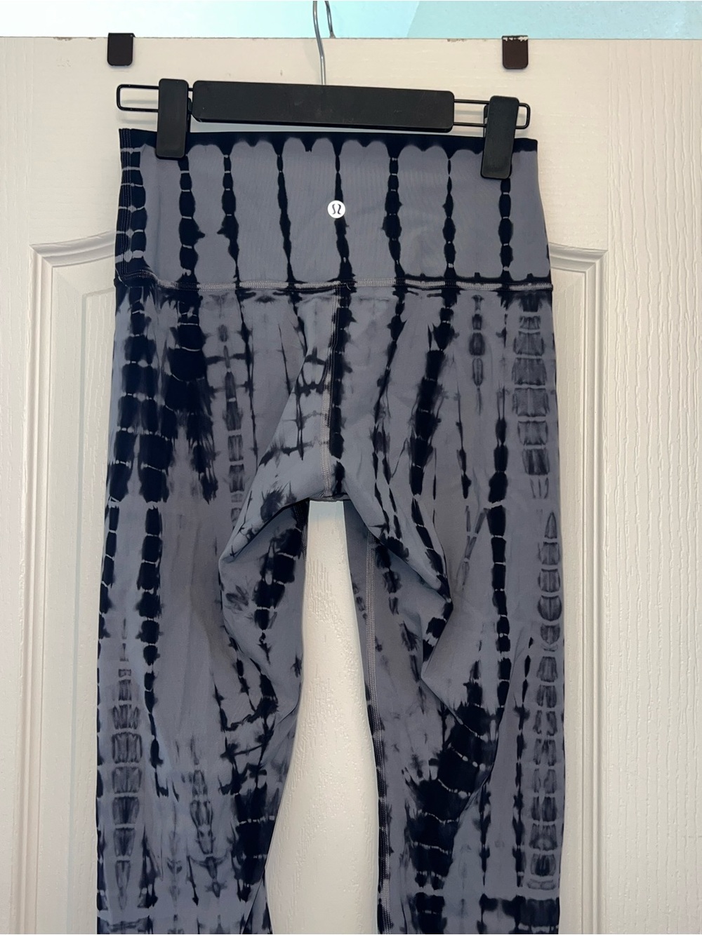 Lululemon women’s size 6' Tie-Dye Navy and Gray Leggings